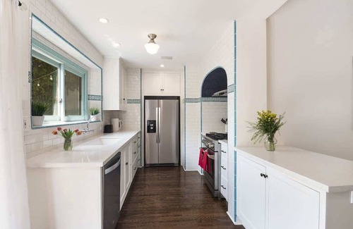 Pico - Robertson House | Beautiful 3BR Home w/Pool & Jacuzzi Prime LA Stay