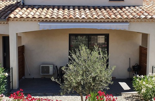 Vallon-Pont-d'Arc Apartment | Beautiful 4-6 person gîte in the center of Vallon Pont d'Arc