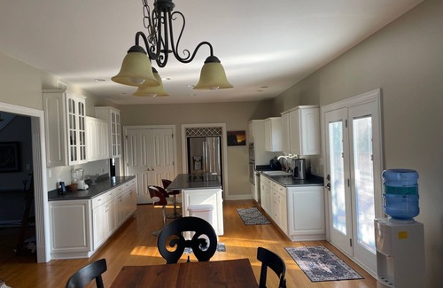 Georgetown House | Beautiful 4+-bedroom house near KHP, with show barn stables and indoor arena.