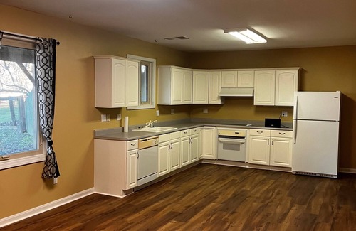 Georgetown House | Beautiful 4+-bedroom house near KHP, with show barn stables and indoor arena.