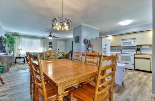 Champaign House | Beautiful 4 bedroom 2 full bathroom close to everything!