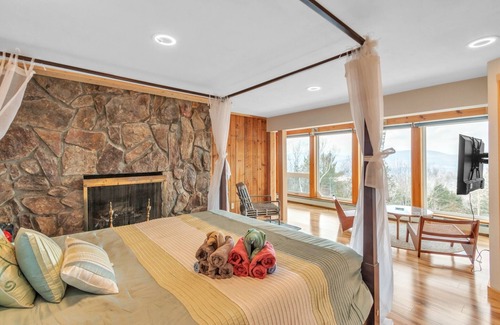 Campton Ski Chalet | Beautiful 4 bedroom Chalet on a ski hill