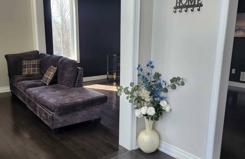 Brampton House | Beautiful 4 Bedroom Home, Large Ravine Backyard.