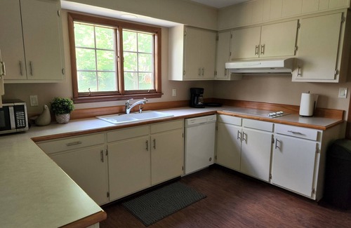 St. Marys House | Beautiful 4-bedroom, half a block from downtown St. Mary's