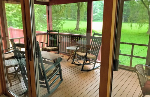 Weatogue House | BEAUTIFUL 4-SEASON RENTAL DIRECTLY ON TWIN LAKES