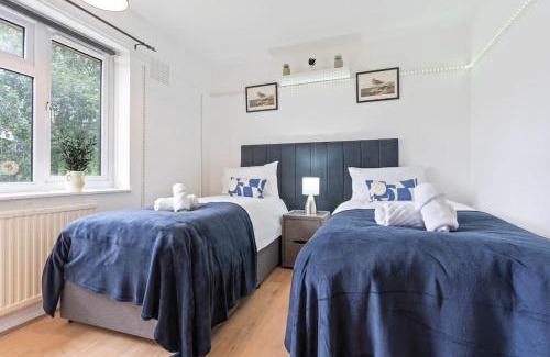 Aylesbury House | Beautiful 5 Bedroom House in Aylesbury free Parking PENN ROAD