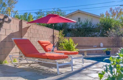 Chatsworth House | Beautiful 5 bedroom, 6 beds, 3.5 bathrooms, 3 car garage RV parking