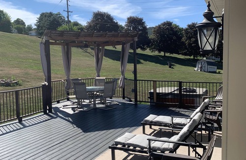 Oakland Mills House | Beautiful 5-Bedroom Home with Lots of Space