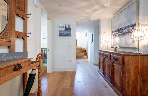 Pittenweem Apartment | Beautiful, 5 bedroom house on Elie Beach, BBQ hut