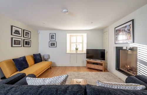 Pittenweem Apartment | Beautiful, 5 bedroom house on Elie Beach, BBQ hut