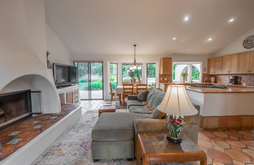 Campanil House | Beautiful 6 Bedroom Estate in Quiet Neighborhood