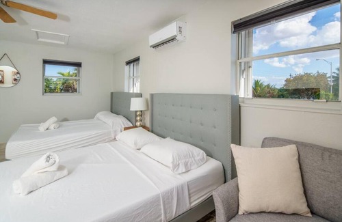 Hialeah Villa | Beautiful 7-Bedroom Villa with Pool