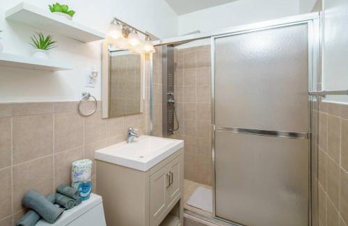 Hialeah Villa | Beautiful 7-Bedroom Villa with Pool
