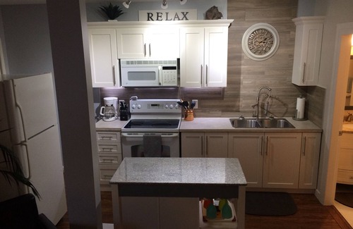 Central Okanagan House | Beautiful 750sqf private suite.Spectacular view, close to downtown!