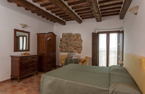 Penna San Giovanni Other | Beautiful Apartament in a Farmhouse with Swimming Pool and Restaurant