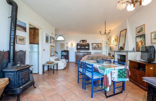 San Damiano dʼAsti Villa | Beautiful apartment in villa for 5 guests with WIFI, pool, TV, patio and pets allowed