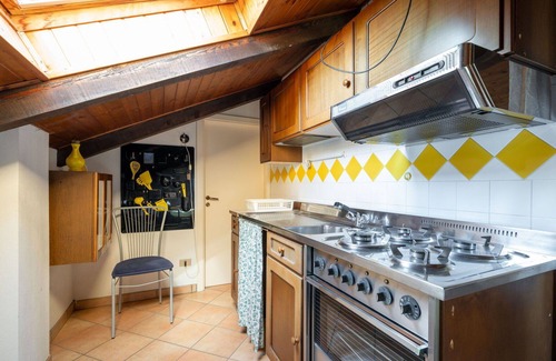 San Damiano dʼAsti Villa | Beautiful apartment in villa for 5 guests with WIFI, pool, TV, patio and pets allowed