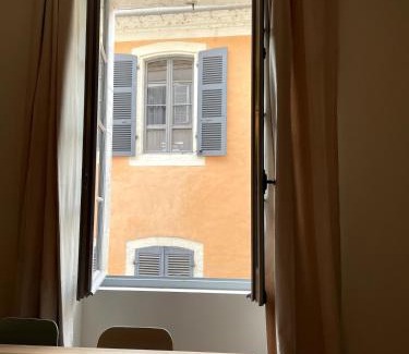 Cahors Old Town Apartment | Beautiful accommodation - Hypercentre Marketplace