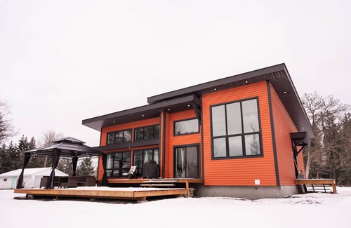 Reynolds Cabin | Beautiful and Bright Riverfront Cabin