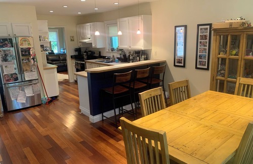 Deep Cove House | Beautiful and cozy furnished house by the north shore mountains and Deep Cove