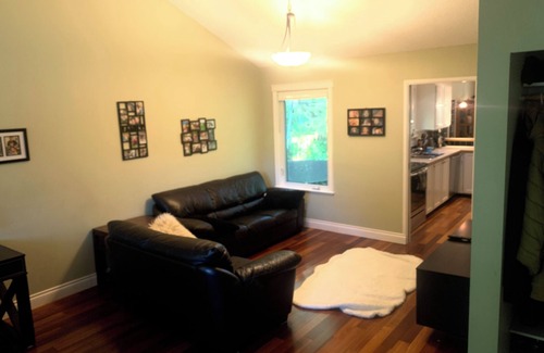 Deep Cove House | Beautiful and cozy furnished house by the north shore mountains and Deep Cove