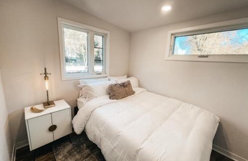 Old Southwest Apartment | Beautiful and Elegant River Front Cottage