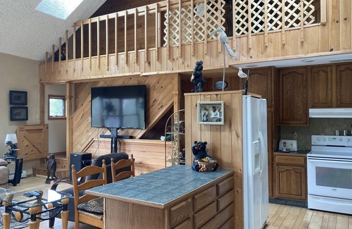 Adirondack House | Beautiful and private - Mt. Meadows Lodge