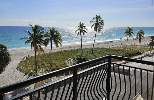Hollywood Condo | Beautiful and Private Oceanfront Condo