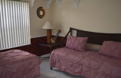 Cooper City House | Beautiful and spacious house located in a gated community with access to a park.