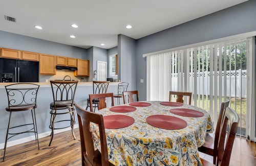 OakLeaf Plantation House | Beautiful and spacious townhome in Jacksonville