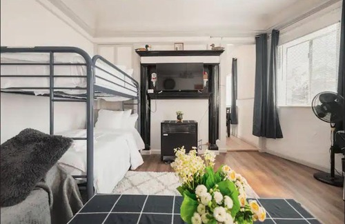 Hoover - Foster House | Beautiful and Workspace and Parking