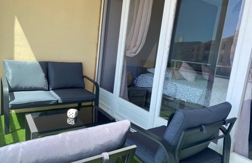 La Faviere Apartment | Beautiful apartment in the center of town, 100 metres from the beach