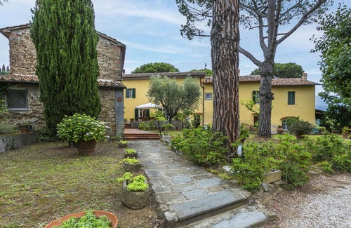 Monsummano Terme Villa | Beautiful apartment in villa for 6 people with private pool, WIFI, TV, patio and pets allowed