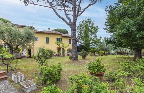 Monsummano Terme Villa | Beautiful apartment in villa for 6 people with private pool, WIFI, TV, patio and pets allowed