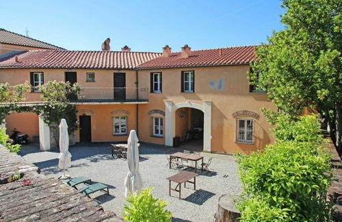 Santo Stefano del Ponte Villa | Beautiful apartment in villa for 6 people with WIFI, TV and pets allowed