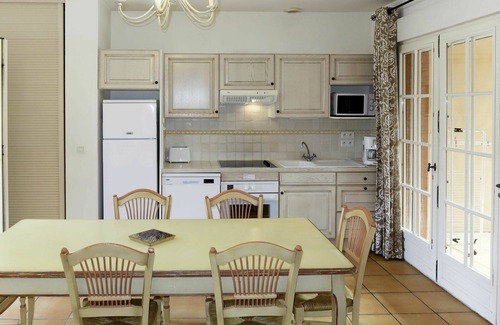 Tourrettes House | Beautiful apartment in villa for 6 guests with pool, WIFI, A/C, TV, patio and pets allowed