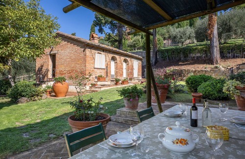 Pienza House | Beautiful apartment in villa for 6 guests with WIFI, A/C, TV and veranda, close to Montepulciano
