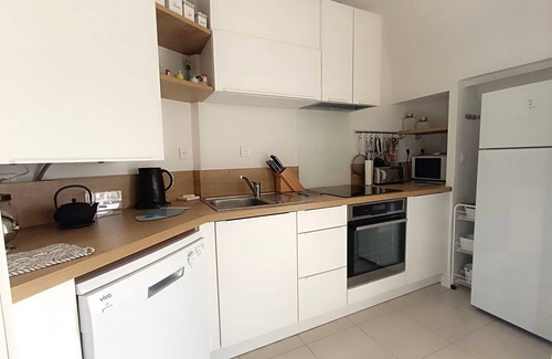 Perros-Guirec Apartment | Beautiful apartment for 4 with parking and WIFI in central Perros-Guirec