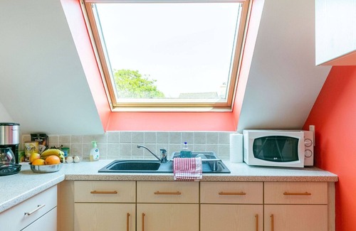 Plougonvelin Apartment | Beautiful apartment for 2 people with WIFI, TV, patio, pets allowed, panoramic view and parking