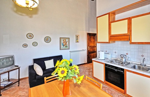 San Gimignano Apartment | Beautiful apartment for 2 guests with pool, WIFI, A/C, TV, patio and panoramic view