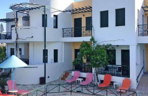Myrtos Apartment | Beautiful apartment for 2 guests with hot tub, A/C, pool, WIFI, TV, terrace and parking