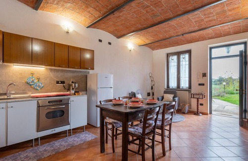 Calliano Apartment | Beautiful apartment for 6 people with WIFI, patio, pets allowed and panoramic view