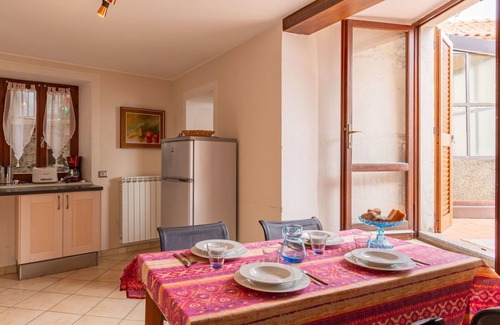 Maccagno Apartment | Beautiful apartment for 5 guests with TV, terrace and pets allowed