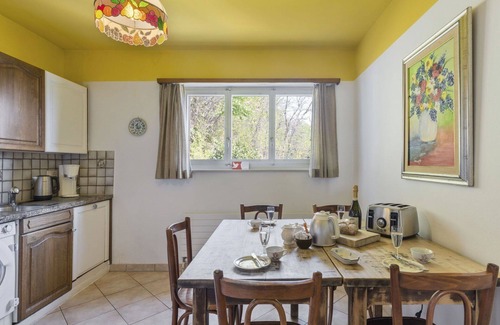 Riazzino Apartment | Beautiful apartment for 8 people with WIFI, patio, pets allowed, panoramic view and parking