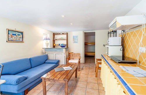 Lambesc Apartment | Beautiful apartment for 4 people with WIFI, pool, TV, patio and pets allowed