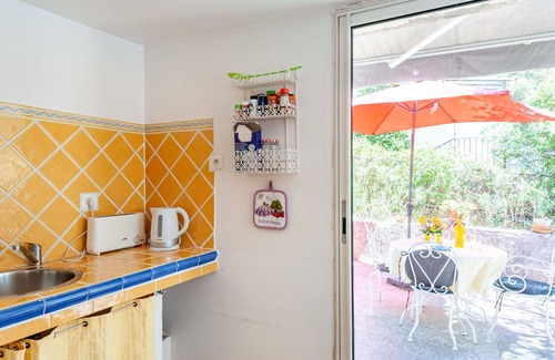 Lambesc Apartment | Beautiful apartment for 4 people with WIFI, pool, TV, patio and pets allowed