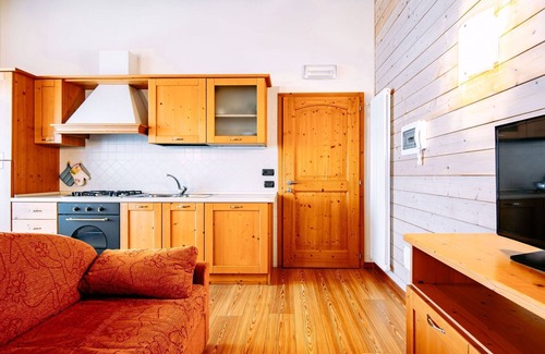 Ronzone Apartment | Beautiful apartment for 6 guests with WIFI, TV and balcony