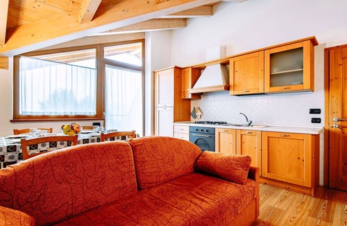 Ronzone Apartment | Beautiful apartment for 6 guests with WIFI, TV and balcony