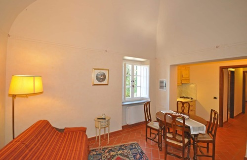 Volterra Apartment | Beautiful apartment for 2 people with WIFI, pool, TV and pets allowed, close to San Gimignano