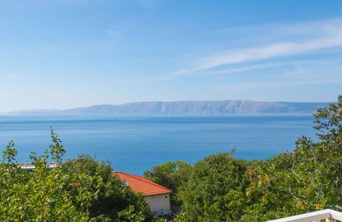 Povile Apartment | Beautiful apartment for 6 people with WIFI, A/C, TV, terrace, pets allowed and parking